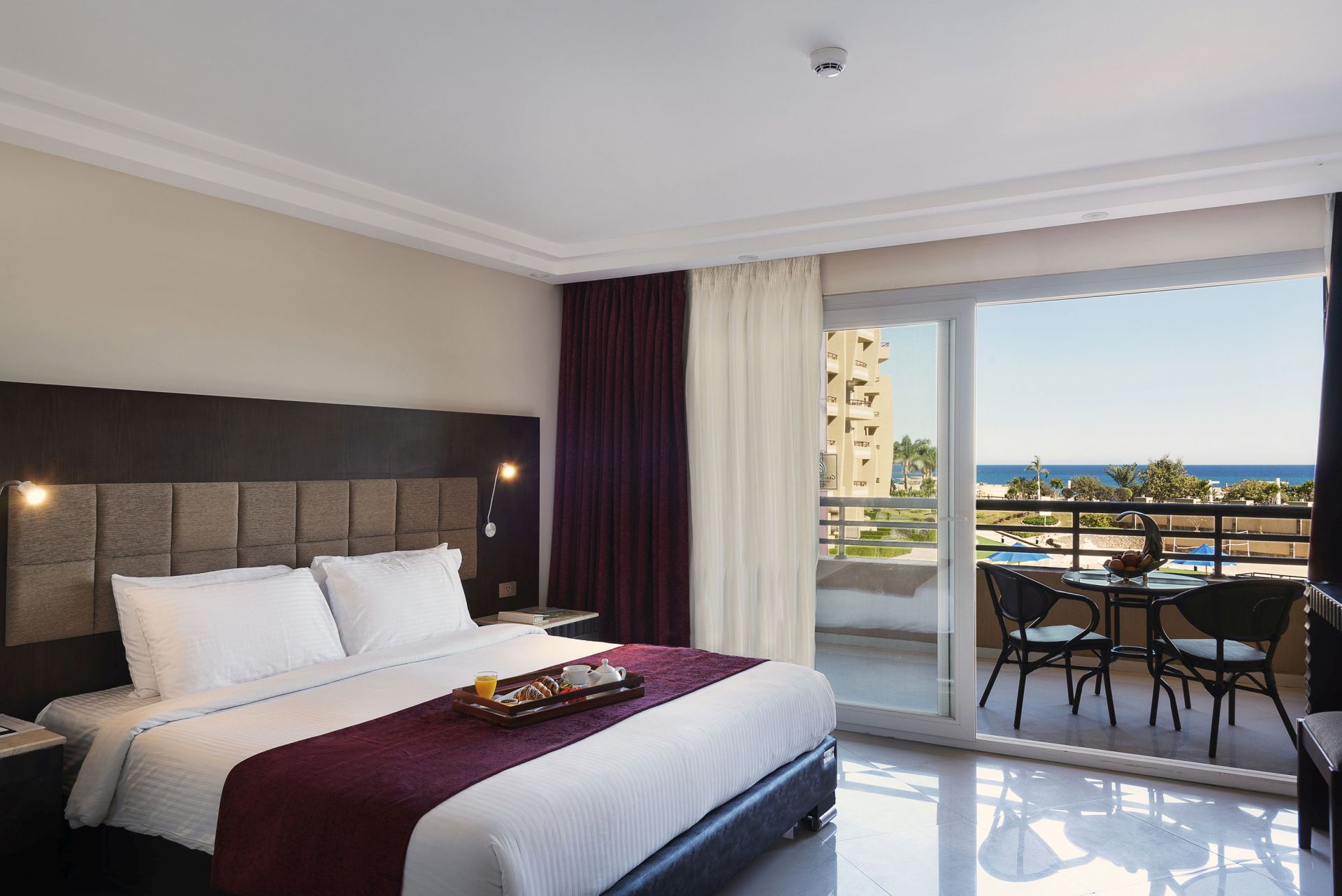 Deluxe Room King Bed - Pool View image 5