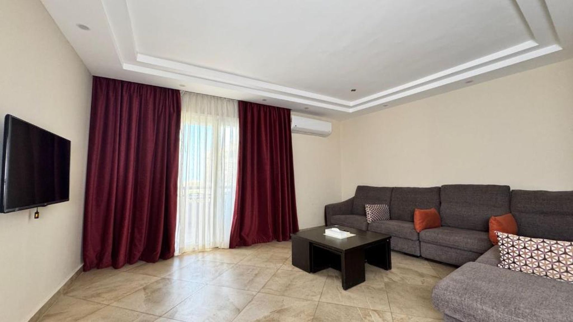 Two-Bedroom Apartment - Pool View image 2
