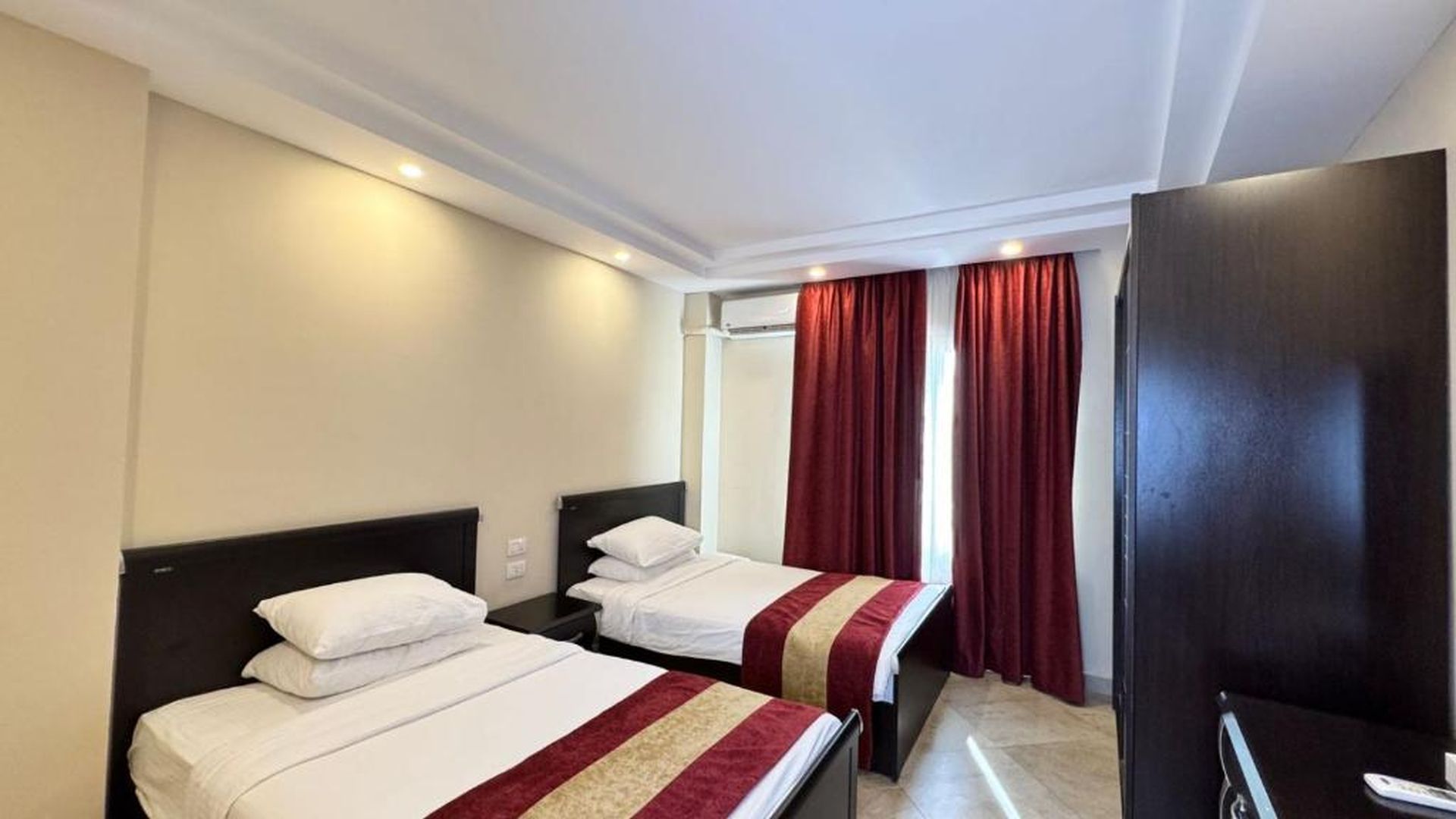 Two-Bedroom Apartment - Pool View image 3