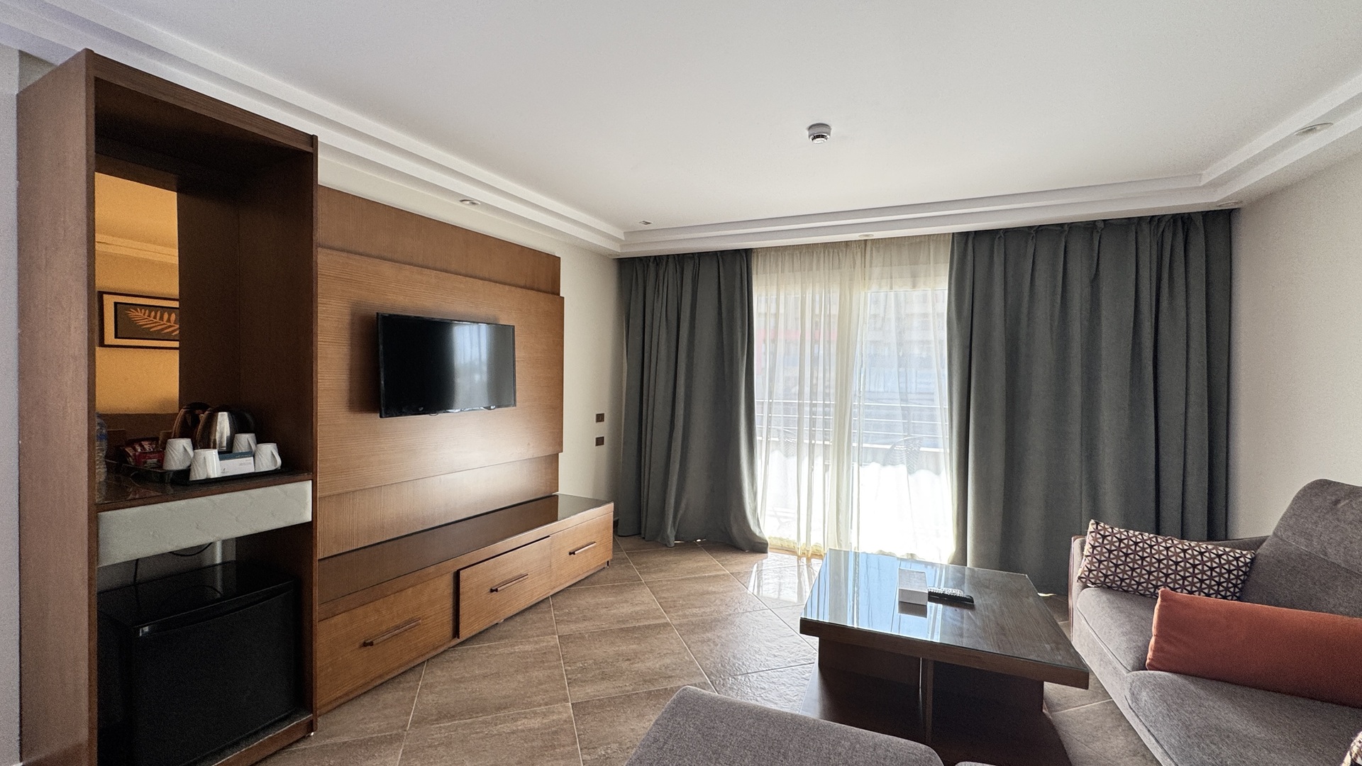 Family Suite - Pool View image 1