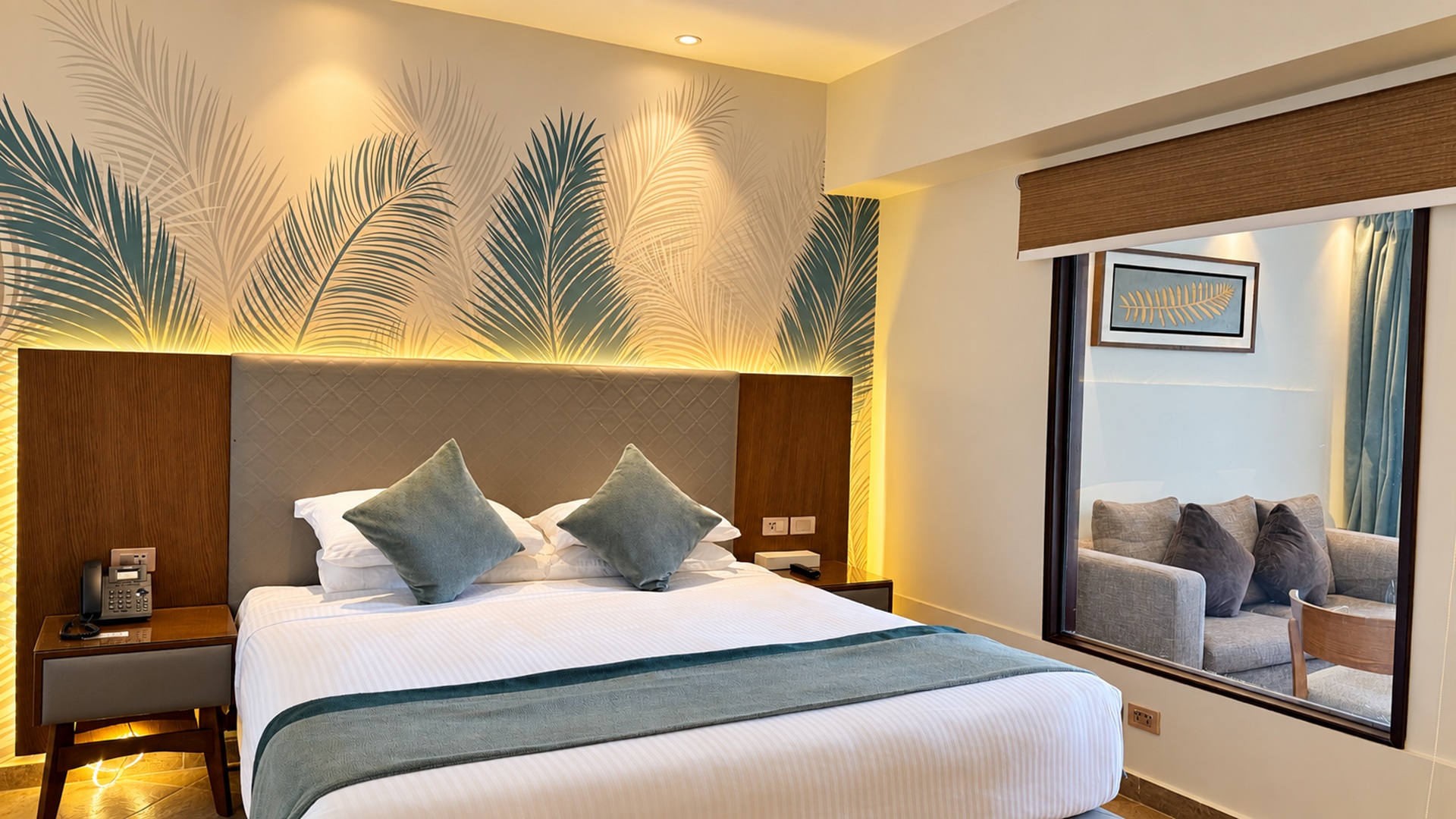 Junior Suite with Jacuzzi - Pool View image 2