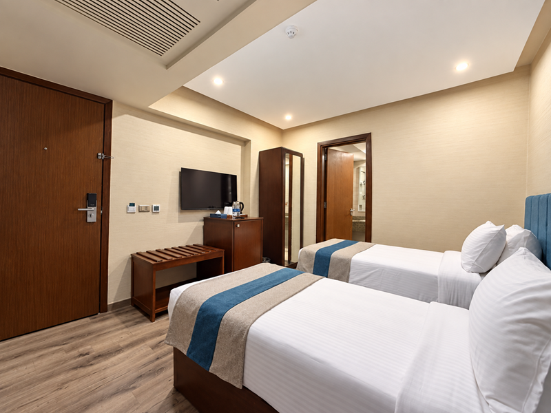Standard Twin Room image 2