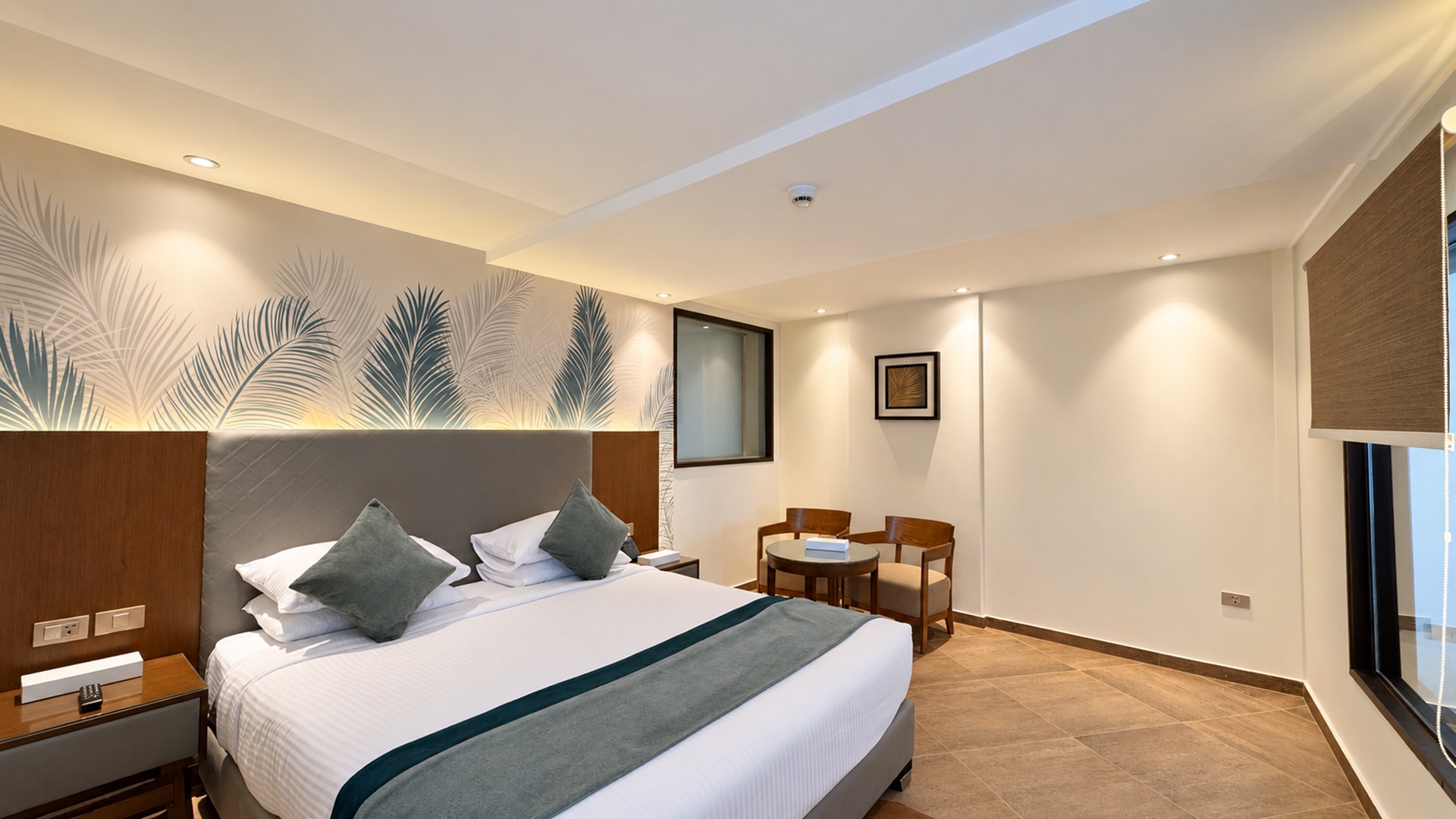 Premier Suite with Jacuzzi image 1