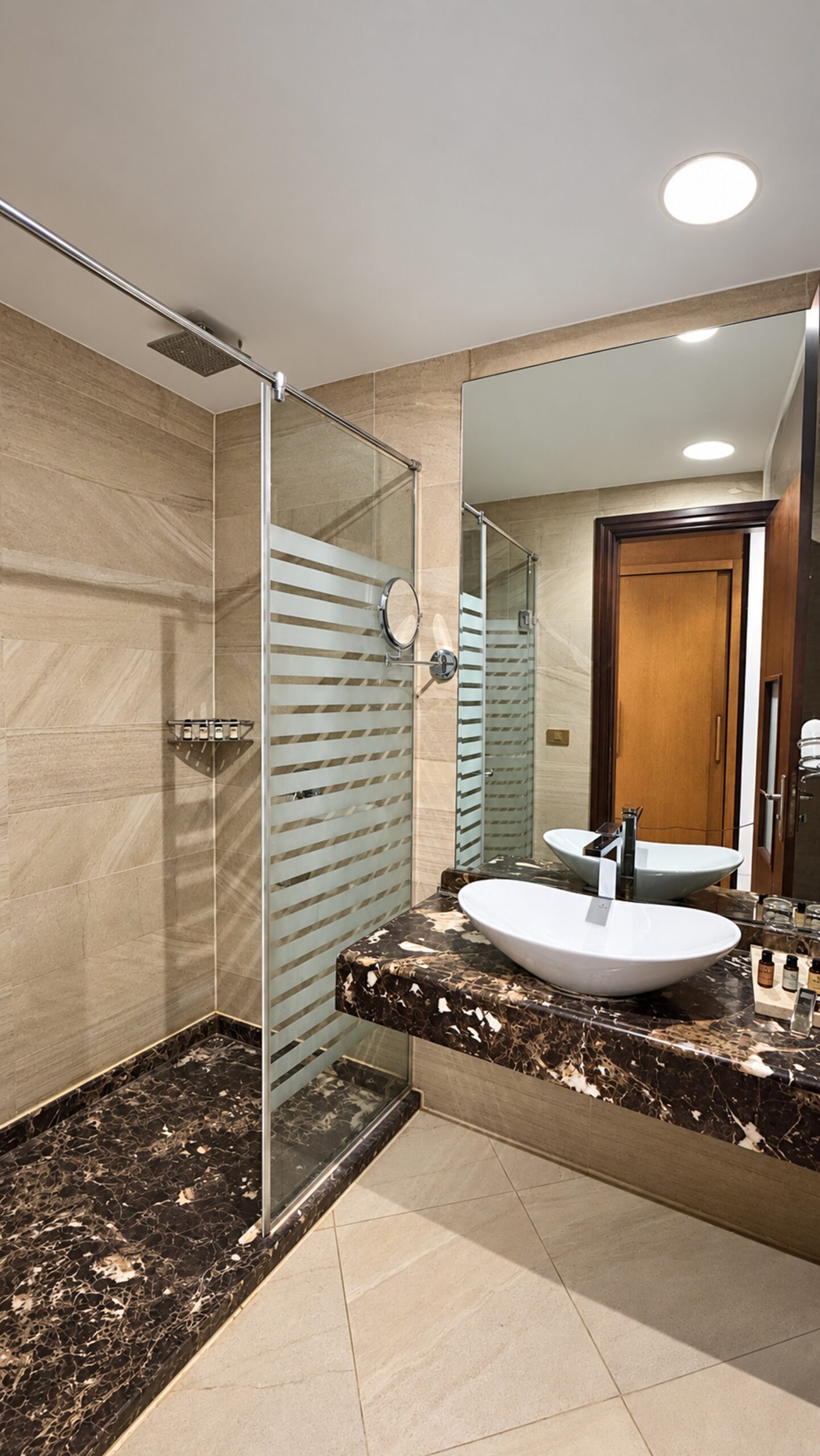 Superior Room Twin Beds image 3