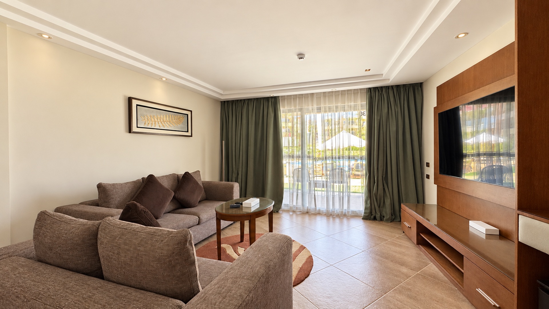Premier Suite with Jacuzzi image 2
