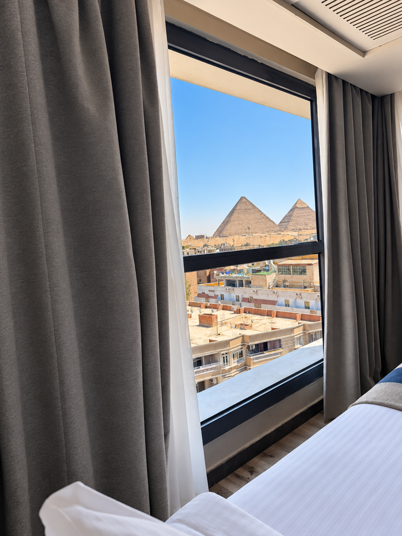 Superior Pyramids View Room - Twin Beds image 2