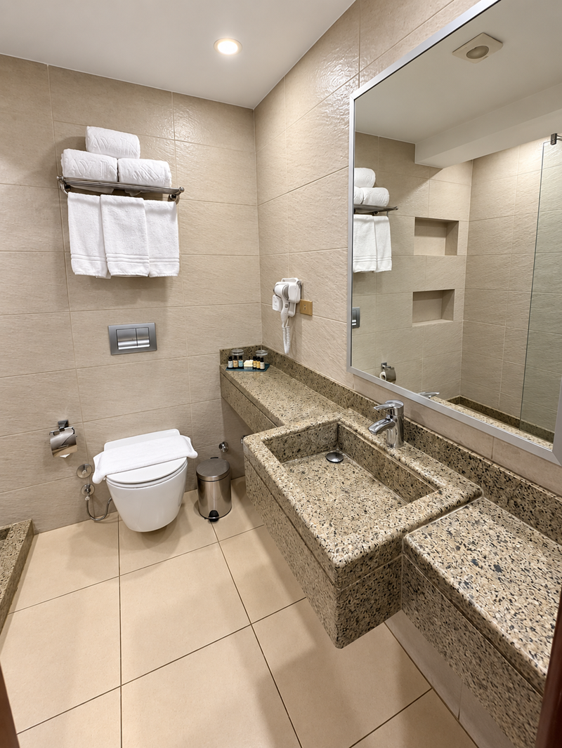 Superior Pyramids View Room - Twin Beds image 3