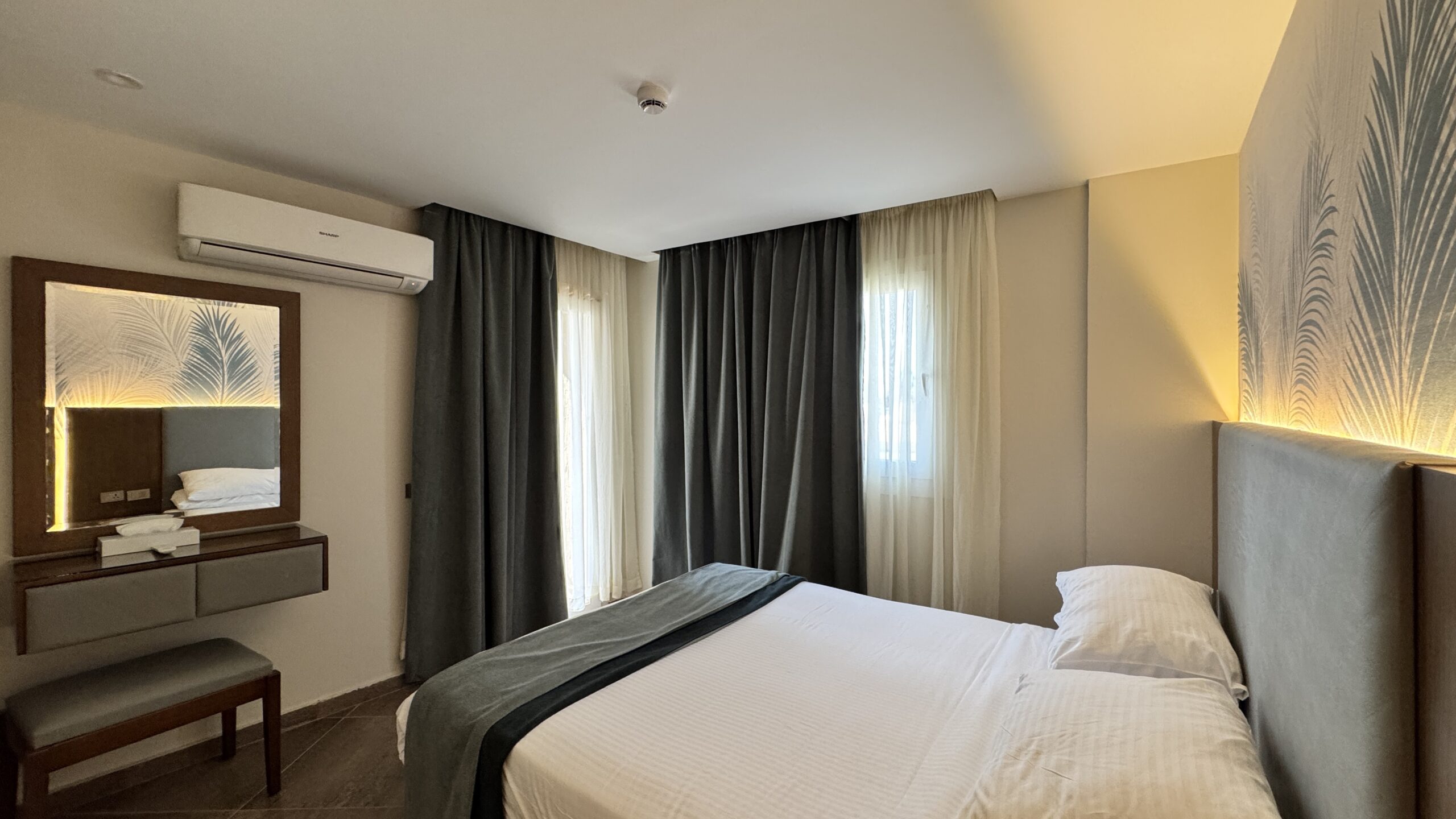 Family Suite - Pool View image 3